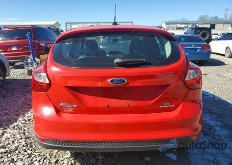 2014 Ford Focus Se z USA, uszkodzony, nr VIN 1FADP3K24EL323458